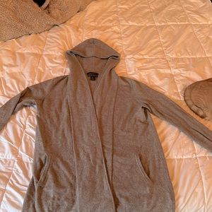 100% Cashmere open front cardigan taupe Tahari hooded with pockets